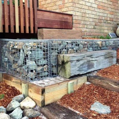 電焊石籠網(wǎng)用來(lái)公園景象外型，修建外墻